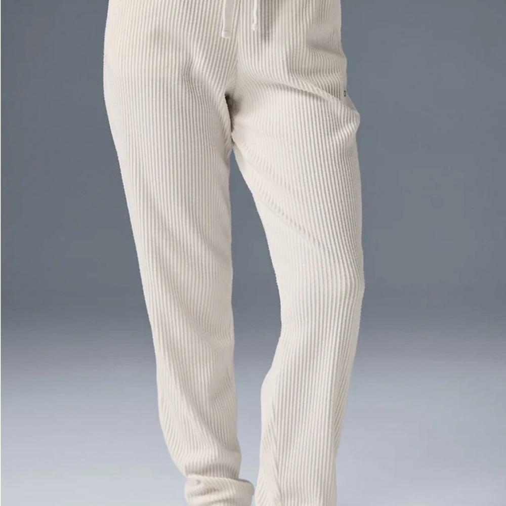 Alo Yoga Cream Ribbed Muse Joggers